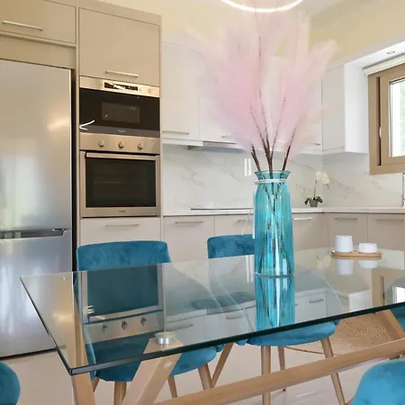 Michalis Villa Liapades