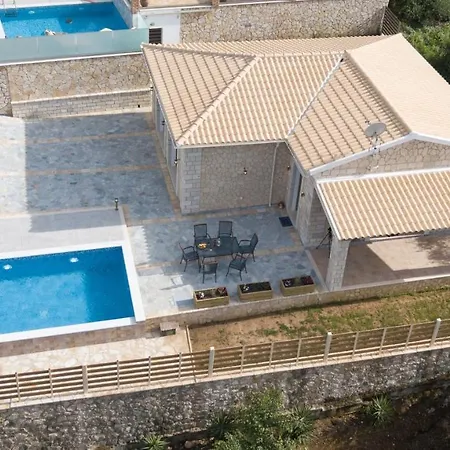 Michalis * ליאפאדס