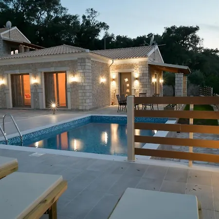 Michalis * ליאפאדס